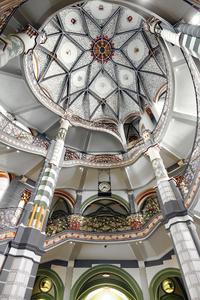 Blick in die prachtvoll ausgemalte Kuppelhalle im Treppenhaus, Foto: Caparol Farben Lacke Bautenschutz/Udo Stieglitz