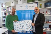 Jerome Braun, Geschäftsführer der Stiftung Hänsel+Gretel (links), mit Uwe Seuferle, Betriebsleiter von winkler in Karlsruhe
