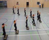 Auch der Sport wird an der Universität zur Gesunderhaltung großgeschrieben, wie hier beim Mannschaftssport in der Campussporthalle.