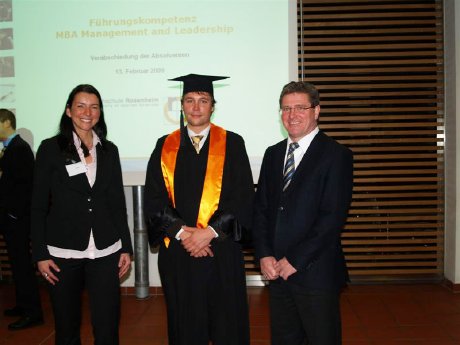 PM HS Ro Erster MBA Absolvent aus Rosenheim.JPG