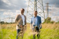 WEMAG-Vorstände Thomas Murche und Caspar Baumgart blicken optimistisch auf die Entwicklung der Netzentgelte im WEMAG Netzgebiet. Foto: WEMAG/SKRmedia