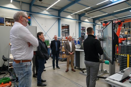 KOCH_Besuch Landrat_Präsentation_VirtuelleInbetriebnahme.JPG