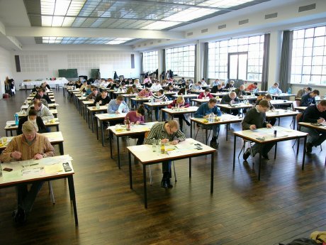 Zentralprüfung zum CFP auf dem Campus der J-W-G-Uni Frankfurt.jpg