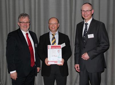 v.l.n.r. Philipp Miehlich, Robert Hieber und Harry Schubert (Redakteur Elektronik) bei der Preisverleihung
