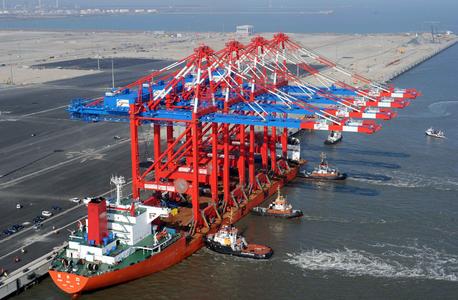 Containerbrücken für Wilhelmshaven