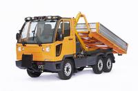 Mit 7,49 Tonnen zulässigem Gesamtgewicht und Maytec-Abrollkipper nimmt der Multicar FUMO 3-Achser auch schwere Ladung leicht auf.