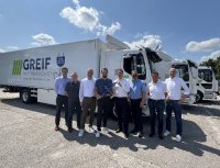 Von links nach rechts: Filip Zecevic (Vertriebsleiter Renault Trucks), Günter Kubach (Verkauf Renault Trucks), Markus Greif, Martin Greif, Michael Kuen (Commercial Direktor Deutschland), Florian Köhler, Hans Stark (Firma Stark) und Daniel Nittel (Energy Transition Specialist Renault Trucks)