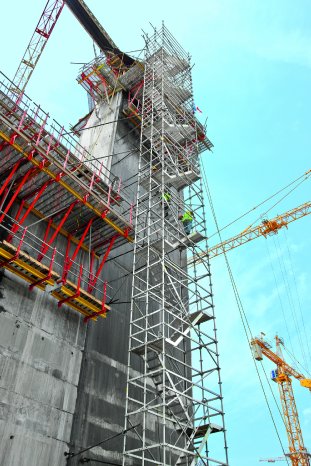 Panamakanal-Kletterschalung-PERI-05.jpg