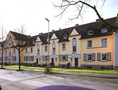 Stilvolle und harmonische Fassadengestaltung einer Wohnsiedlung.