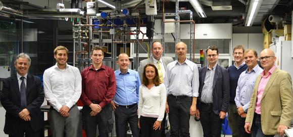 Zum Auftakt hat Projektleiter Tobias Thomsen (2. v. li.) vom Konsortialführer NEXT ENERGY das internationale D2Service-Team im September 2015 zur inhaltlichen Abstimmung nach Oldenburg eingeladen.