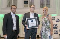 Knorr-Bremse has won the title of "Best Brand" for the thirteenth time in succession; Thorsten Seehars, Member of the Management Board of Knorr-Bremse Commercial Vehicle Systems at the awards ceremony (mid) (© Knorr-Bremse)