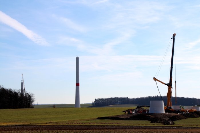 Tumbau des Windparks Maßbach von Green City Energy - Anfang März.jpg