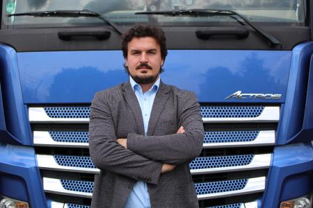 Nikolja Grabowski, Leitung politische Kommunikation der ELVIS AG, plädiert für die Aussetzung der Lkw-Maut auf deutschen Fernstraßen während der Corona-Krise. (Foto: ELVIS AG)