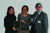 from left to right: Fuensanta Bernal Gil, Ester Jover Alsina (both Comercial Química Jover, S.L.), Prof. Dr. Lerche (LUM GmbH)
