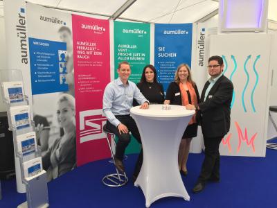 Das Messeteam von Aumüller Aumatic auf der Firmenkontaktmesse Pyramid in der Hochschule Augsburg.