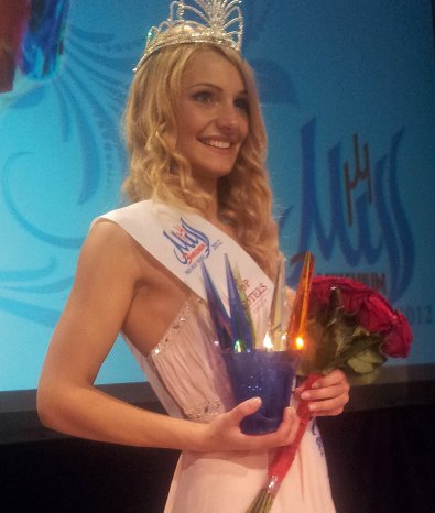 Karin Keuter_3_Miss Deaf World_Widex_RGB.jpg