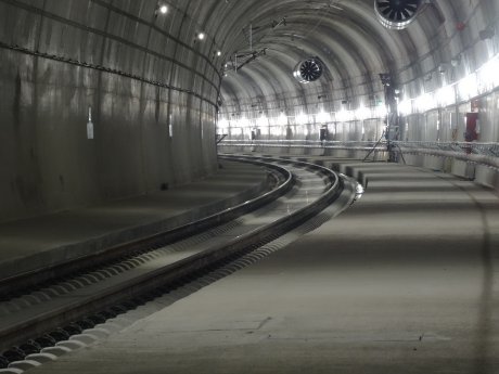 Bild 3_DSC02817_Feste Fahrbahn Bögl im Tunnel Projekt Israel.JPG