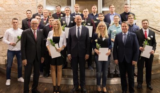 Die Preisträger der WAGO Stiftung mit (v.l.) Wolfgang Hohorst, Minister Wolfgang Tiefensee und Sven Hohorst