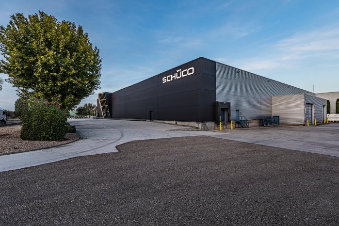 Schueco_Lager_Voldemoro_300dpi.jpg
