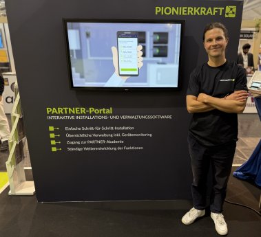 Andreas Eberhardt bei der Intersolar_copyright PIONIERKRAFT.jpg