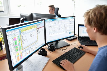 Der LIS Logistische Informationssysteme AG steht ein wahrer Messe-Herbst bevor: In Frankreich, Polen, den Niederlanden und Spanien stellt der westfälische Software-Entwickler unter anderem seine automatische Tourenplanung dem internationalen Fachpublikum vor. (Foto: LIS AG)