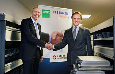 Berner und bott kooperieren europaweit im Rahmen einer Experten-Allianz (im Bild: Armin Heß, Vorsitzender der Geschäftsführung Berner (li), Dr. Reinhard Wollermann-Windgasse, Geschäftsführender Gesellschafter der Bott Firmengruppe (re)