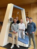 Freuen sich auf den Einsatz des neuen Endeffektor-Gangtrainer in der Waldburg-Zeil-Klinik Bad Wurzach: v.l. Pepe Kaiser (Klinikdirektor), Jörg Puhlmann (zuständiger Gebietsleiter THERA-Trainer), Dr. Martin Schorl (Chefarzt Neurologie), Emanuel Brechenser (Medizinprodukteberater THERA-Trainer) und Johannes Schuschkewitz (Therapieleitung Neurologie)