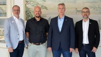Die EUROBAUSTOFF Fachgruppe Tiefbau wählte im Rahmen ihrer Tagung in Mainz die neuen Sprecher. Mario Mühlbauer, Bereichsleiter Hochbau sowie Tief- und Galabau, und Fachbereichsleiter Tiefbau, Antonio Colletta (r.), gratulieren Stephan Falk und Ralf Schauf (v.l.). Die EUROBAUSTOFF Fachgruppe Tiefbau wählte im Rahmen ihrer Tagung in Mainz die neuen Sprecher. Mario Mühlbauer, Bereichsleiter Hochbau sowie Tief- und Galabau, und Fachbereichsleiter Tiefbau, Antonio Colletta (r.), gratulieren Stephan Falk und Ralf Schauf (v.l.).