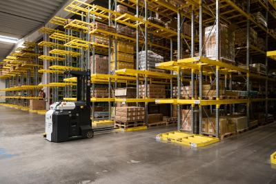 Dank der FTS von Dematic hat pgb-Europe NV deutlich an Effizienz gewonnen, da die Ware nicht mehr aus dem Versandlager abgeholt, sondern automatisch zur Verfügung gestellt wird. (Foto: Dematic)