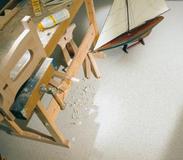 In Räumen, in denen sich Menschen aufhalten, dürfen nur emissionsminimierte zugelassene Bodenbeschichtungen zum Einsatz kommen. Mit dem 