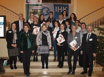 Ministerin Lemke bei der Zertifikatsübergabe am 14.12.2015 an die Absolventinnen des Entwicklungsprogramms „Führungskompetenz