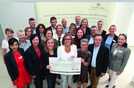 Staatssekretärin Kathrin Schütz mit Vertretern aller Welcome Center Baden-Württembergs (Bild: Ministerium für Wirtschaft, Arbeit und Wohnungsbau Baden-Württemberg)