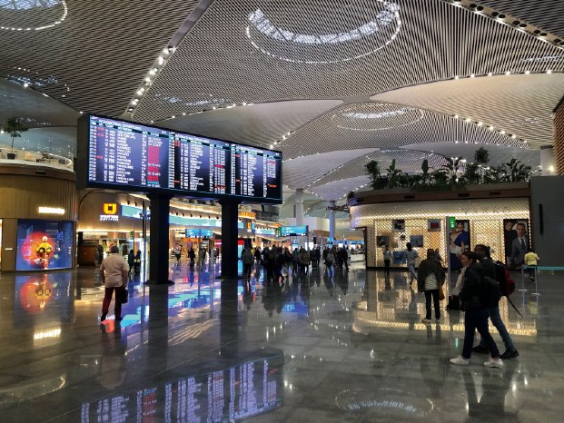 Displays für Informationsanzeigen am neuen Flughafen in Istandbul.jpg