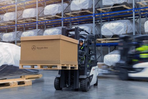 Mercedes-Benz shipments_(2)_Credit DB Schenker_Torsten Zimmermann.jpg