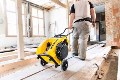 „Druckluft to go“ für die Baustelle: der handliche, robuste, drehzahlgeregelte und leistungsstarke Handwerkerkompressor i.Comp