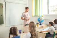 Arbeitszeit an Schulen sichtbar machen: Warum die Debatte um Transparenz, Nachvollziehbarkeit und faire Einordnung von Arbeitsbelastung zunehmend an Bedeutung gewinnt.