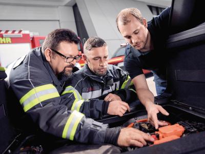 ZF Aftermarket schult Feuerwehren für den sicheren Umgang mit Hochvolt-Systemen / Bild: ZF