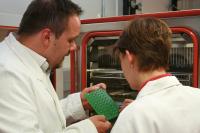 Vier unabhängige Studien bestätigen: Würth Elektronik eiSos bietet ein attraktives und familienfreundliches Arbeitsumfeld sowie beste Karrierechancen / Bildquelle: Würth Elektronik eiSos