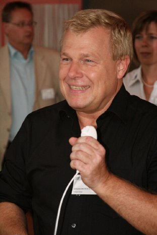 Reinhard Stüwe von Computacenter im Wii Fieber.jpg