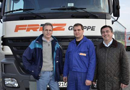 (v.l.): Fuhrparkleiter Sascha Küst und Werkstattleiter Christian Herburger von der Fritz Gruppe aus Schwaigern mit Winkler-Fachberater Marco Gatti