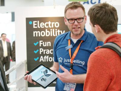 Michael Schäfer und die justSelling im Fokus. Die Lösungen interessierten viele Besucher