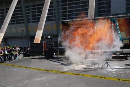 Live-Explosionen weisen während des Fachmessen-Duos Solids & Recycling-Technik Dortmund auf das wichtige Thema Explosionsschutz hin. Quelle: Easyfairs