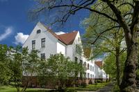 Durch NQG³ Produkte von Caparol wird die Gefahr des Algen- und Pilzbefalls weiter reduziert. Foto: Caparol Farben Lacke Bautenschutz