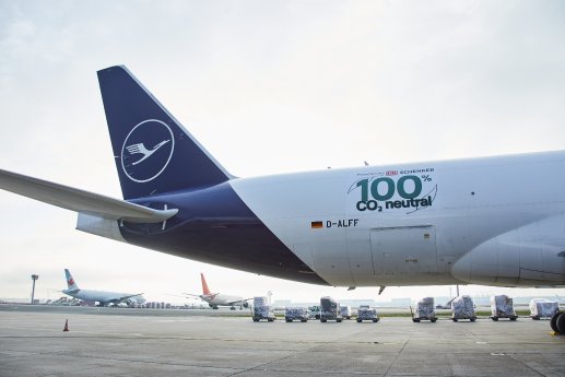 Erster CO2-neutraler Frachtflug von Lufthansa Cargo und DB Schenker (Bildquelle LH Cargo).jpg
