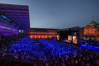 Bei den jazzopen stuttgart wird der Schlossplatz im Herzen der Landeshauptstadt zur Festivalbühne. Bei den jazzopen stuttgart wird der Schlossplatz im Herzen der Landeshauptstadt zur Festivalbühne.