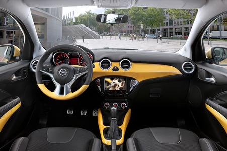 Round instruments in the classic chronograph style, distinctly trendy lighting, chrome-finished controls, and the highly scratch-resistant TEPEO 2® Protect surface on the dashboard are all important design features. Photo: Opel AG