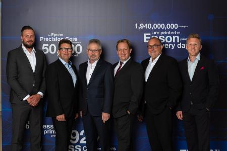 Der neue Epson Fachhandelsbeirat v.l.n.r.:
Marc Seegert (Krumpholz Bürosysteme), Jens Walther (Walther Büroorganisation), Andreas Sesselmann (Kipp & Poffo), Björn Böttcher - Vorsitzender des Beirates (BVC Computer), Werner Quessel (Datalink), Sebastian Thies (Thies Bürotechnik)