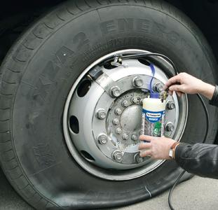 WABCO präsentiert Tire Premium Seal - das innovative latexfreie Reifenreparaturset für Nutzfahrzeuge