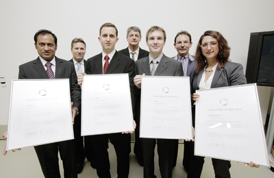 Preisverleihung des REHAU Technikpreises 2010 (von links): Dr. Ranjit S. Joshi, Rainer Schulz (Vorsitzender des Group Executive Board der REHAU Gruppe), Dr. Lorenz J. Bonderer, Prof. Dr. Robert Geigenfeind, Dr.-Ing. Markus Steeg, Prof. Dr. Ing. Volker Altstädt und Carolin Adler