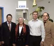 Generationswechsel an der Spitze des Reinigungsanlagenherstellers Karl Roll: Geschäftsführer Hans Oberauer, Gesellschafterin Anneliese Oberauer sowie die beiden neuen Geschäftsführer Tobias Oberauer und Frank Bührle (v. li. n. re.)